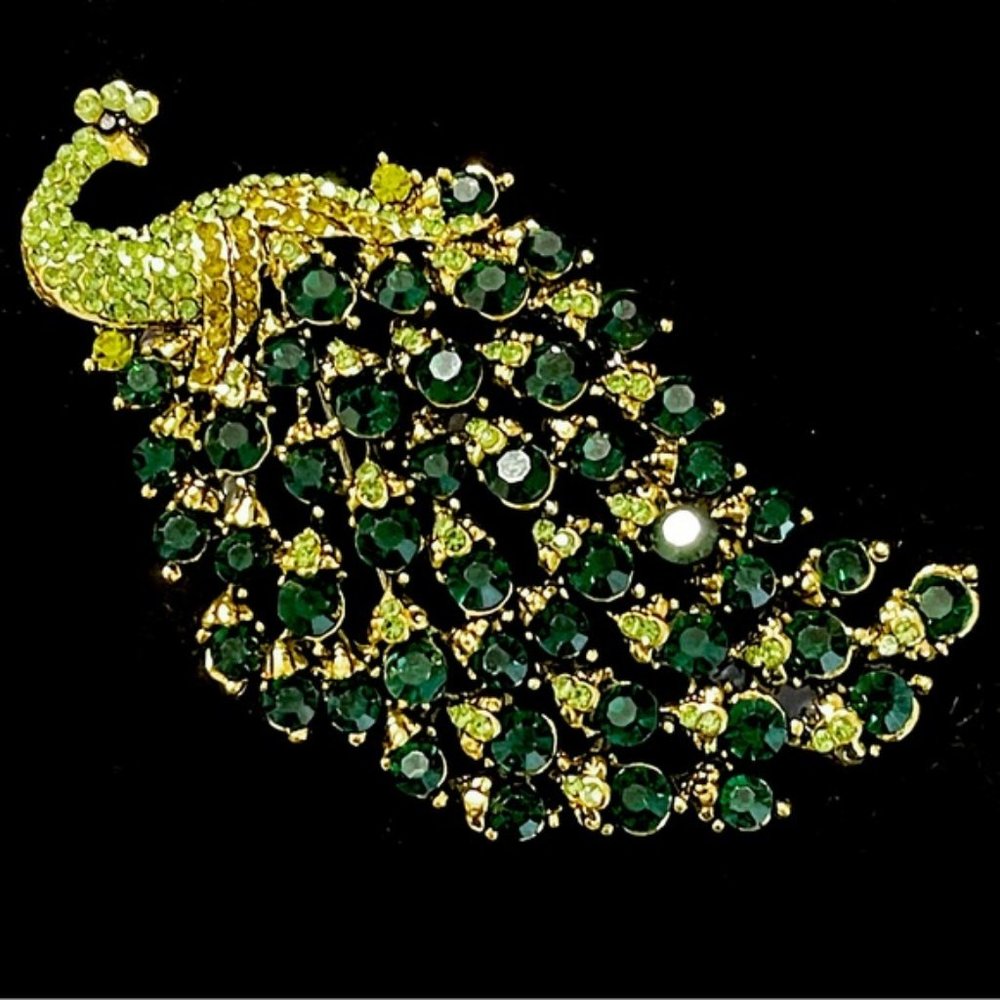 ✨Stunning Green Peacock Brooch with Crystals
